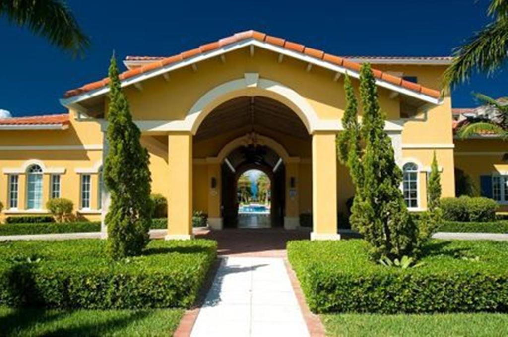 The Tuscany On Grace Bay Exterior photo